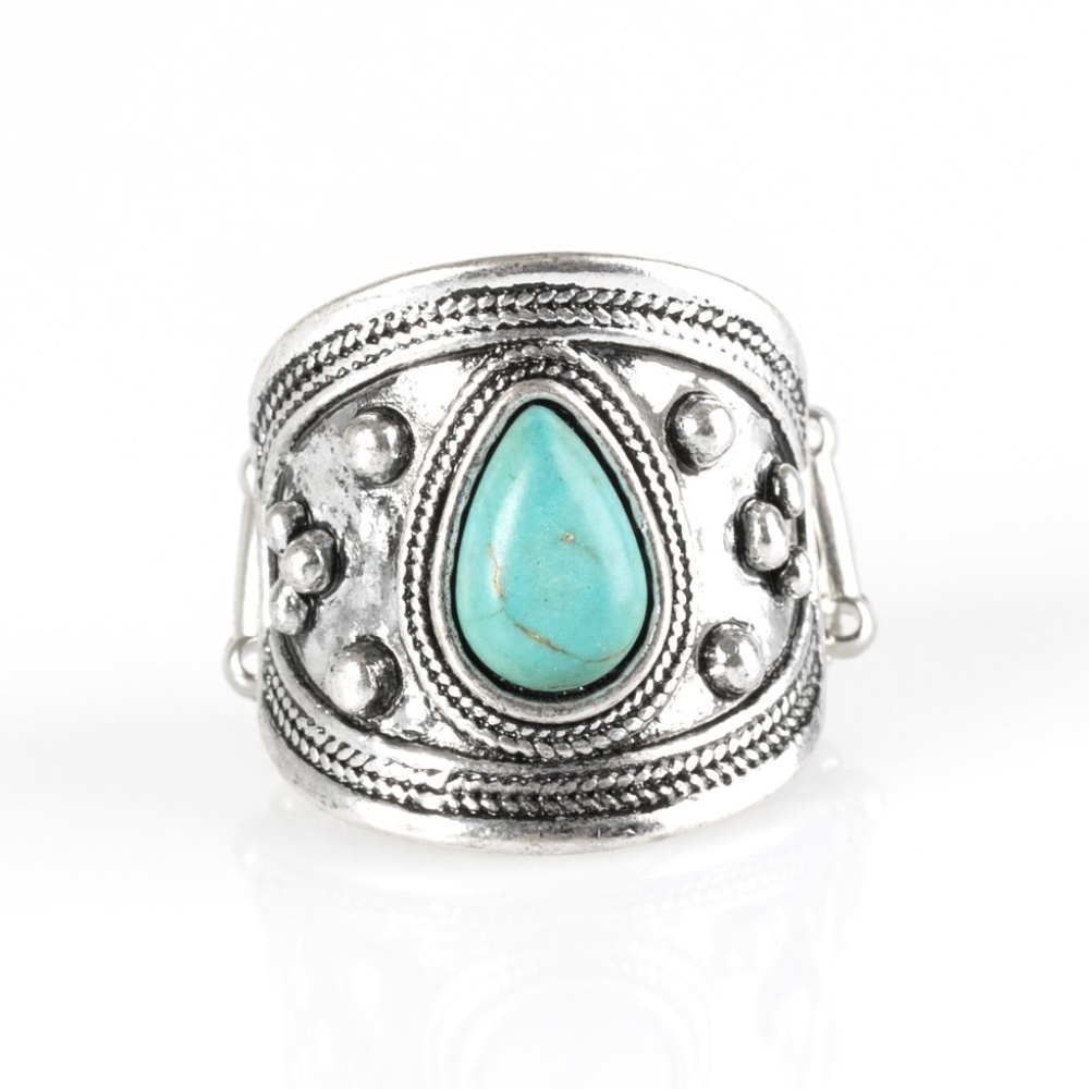 NWOT Turquoise colored adjustable ring